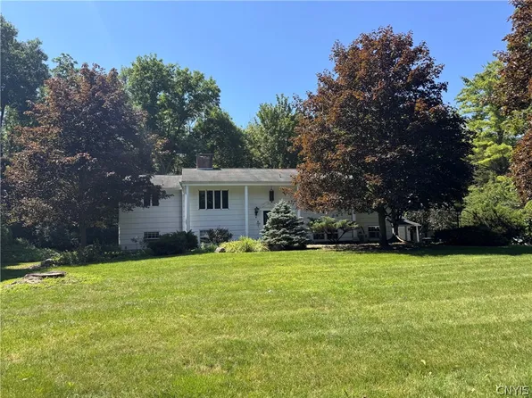 112 Old Farm Rd, Fayetteville, NY 13066