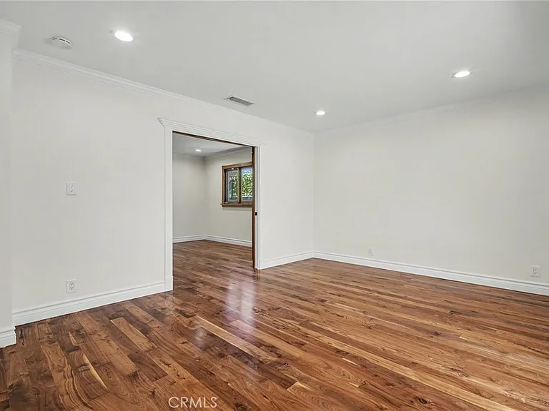 738 N Kenter Ave — Photo 16