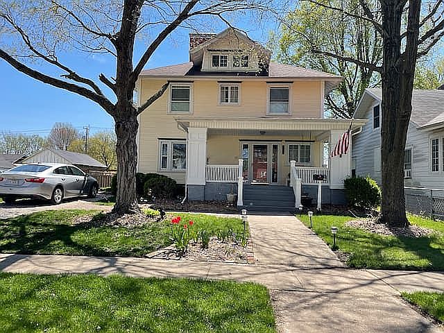 1st image of 417 W Chestnut St