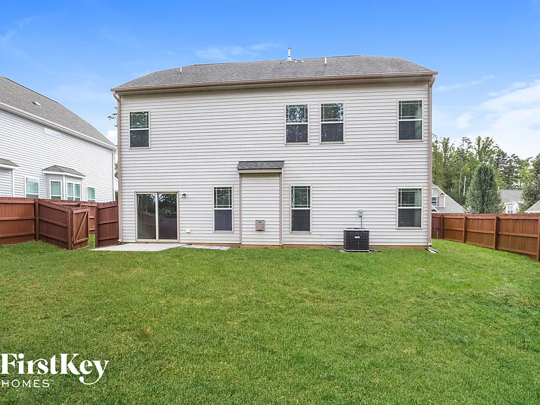 4476 Redfern Pl — Photo 15