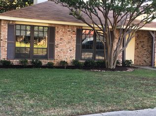 3021 Woodbridge Dr, Bedford, TX 76021
