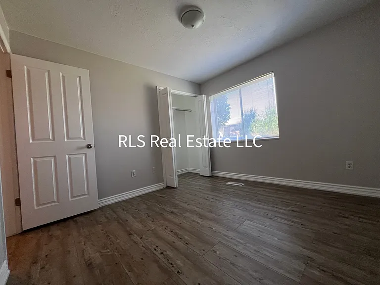 1541 N Riverside Ave #15 — Photo 17