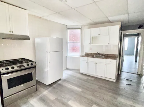 176 3rd St APT 4, Passaic, NJ 07055