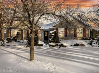 3270 Viking Dr, Commerce Township, MI 48390
