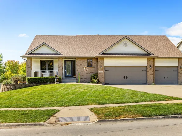 3424 Village Run Dr, Des Moines, IA 50317
