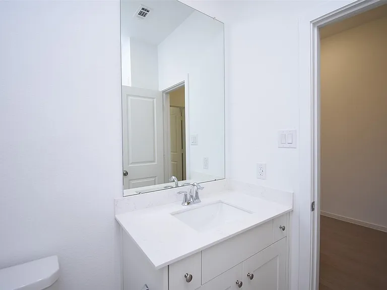 6303 Golden Seaton Dr — Photo 32