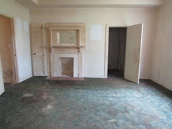 4th image of 116 N High St