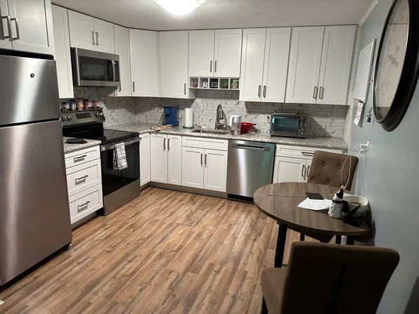11 Walker Rd APT 5, North Andover, MA 01845