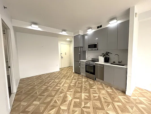 Rented by Akam Sales and Brokerage | media 5