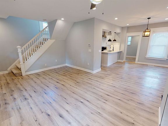 3rd image of 396 Stoddart Ave