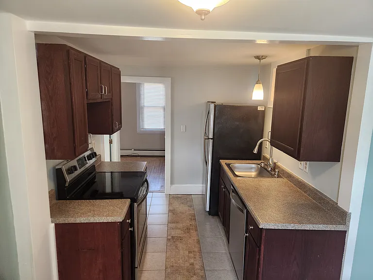 345 Main St #3 — Photo 5