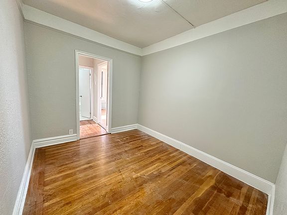 5th image of 885 E 38th St APT 42