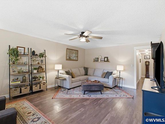 3rd image of 1895 Aerial Way SE