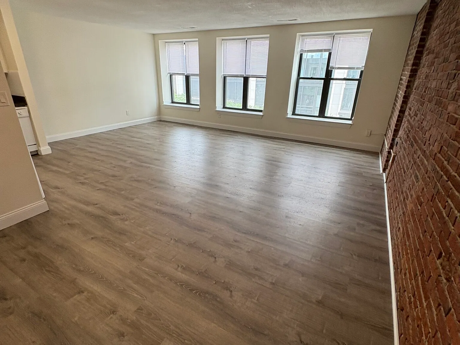 Studio, 450 sqft, $2,350 — Photo 1