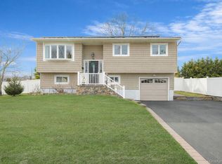 70 Boulevard Avenue, West Islip, NY 11795