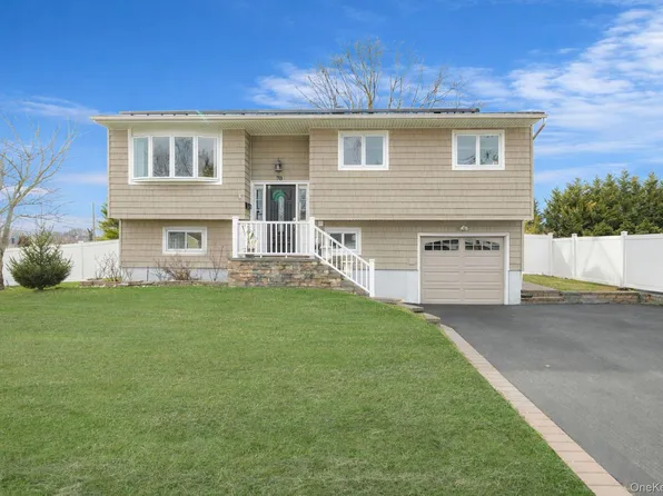 70 Boulevard Avenue, West Islip, NY 11795