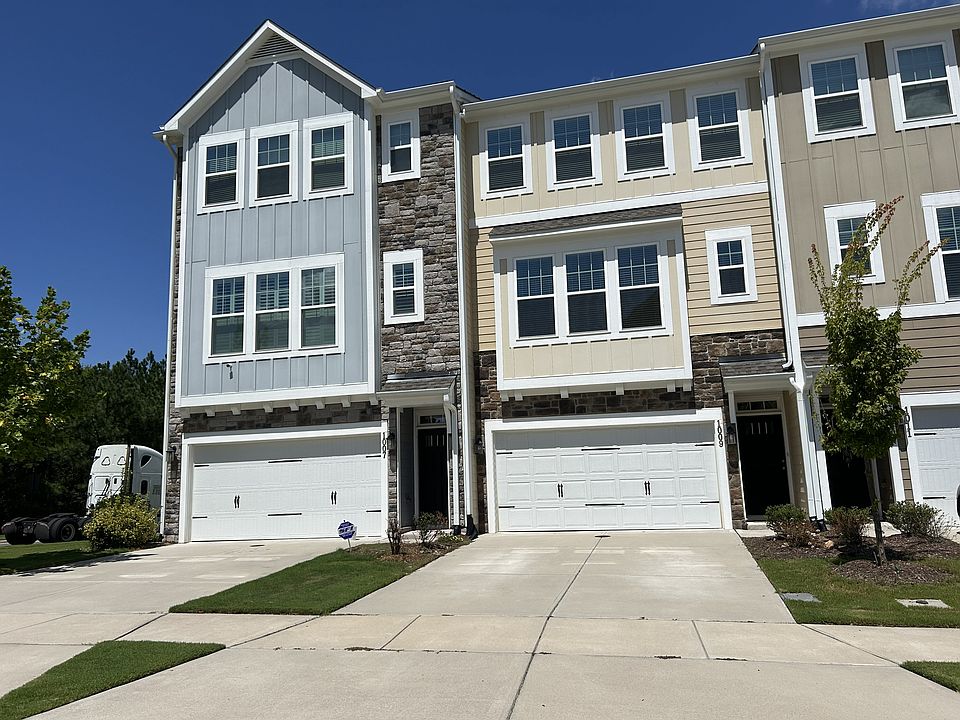 1st image of 1009 Commack Dr