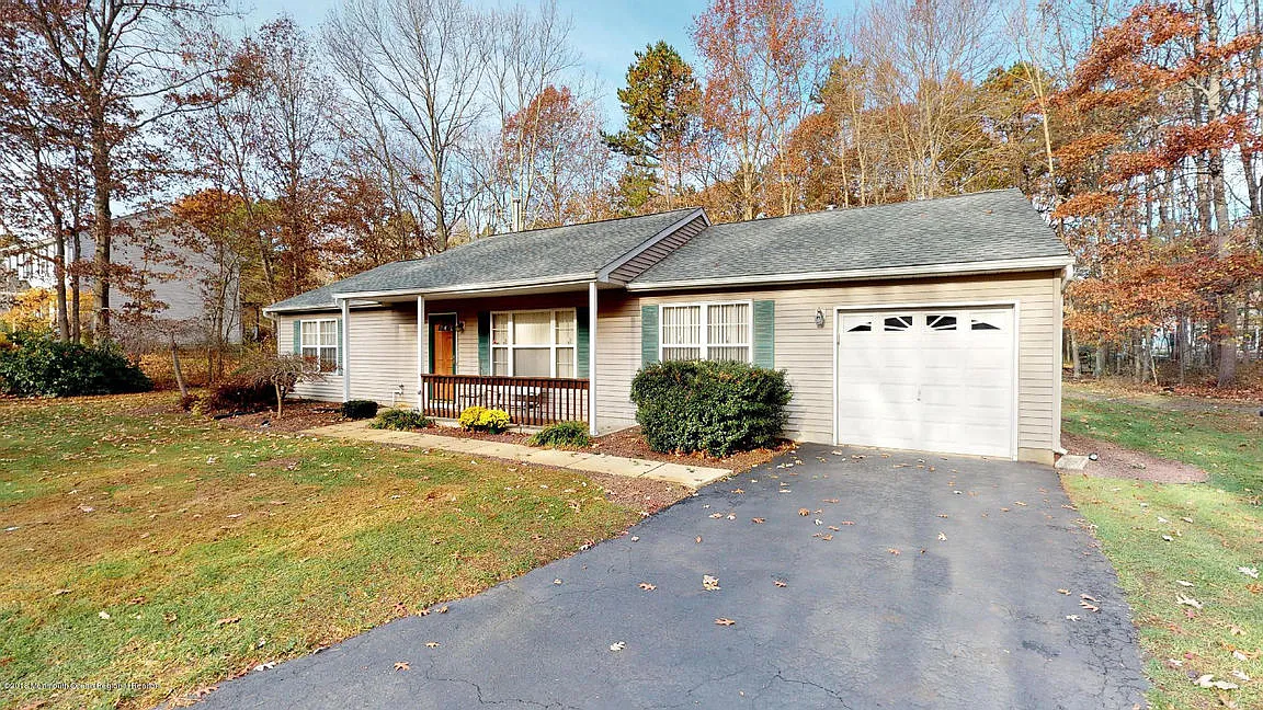 584 Winterberry Blvd photo 1