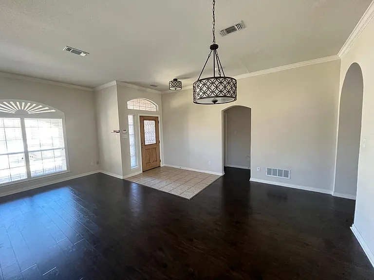 6021 Blue Spruce Ln — Photo 4