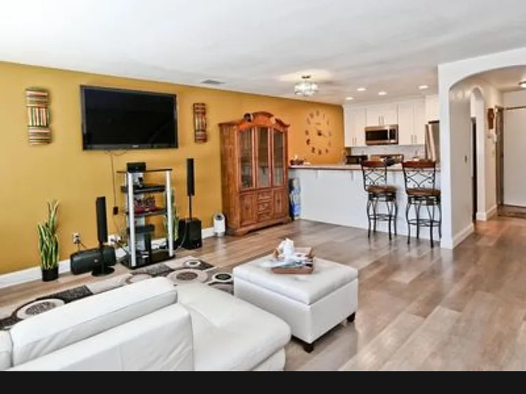 Peppermill Cir — Photo 6