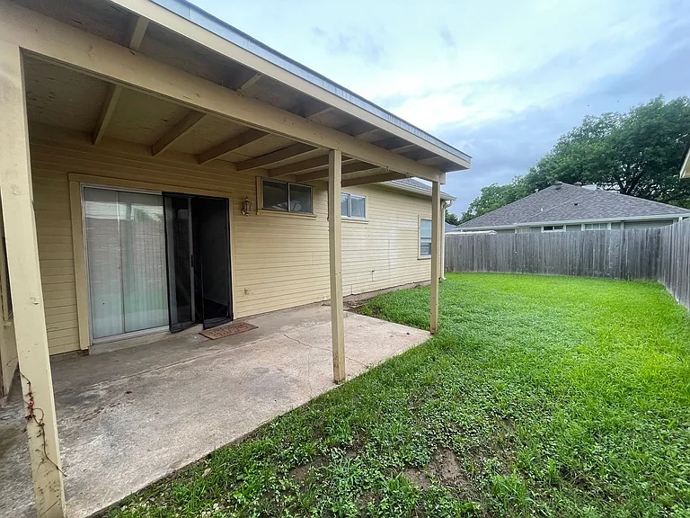 1416 Williamsburg Dr — Photo 13