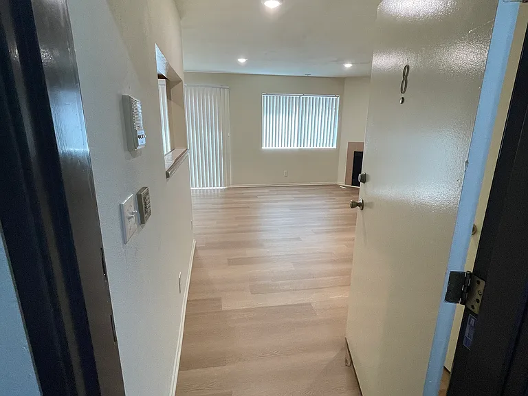 11748 Courtleigh Dr — Photo 20