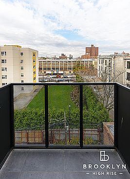 5th image of 903 De Kalb Ave #4R