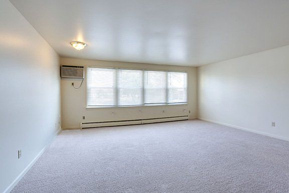 4th image of 872 Englewood Ave #18047672