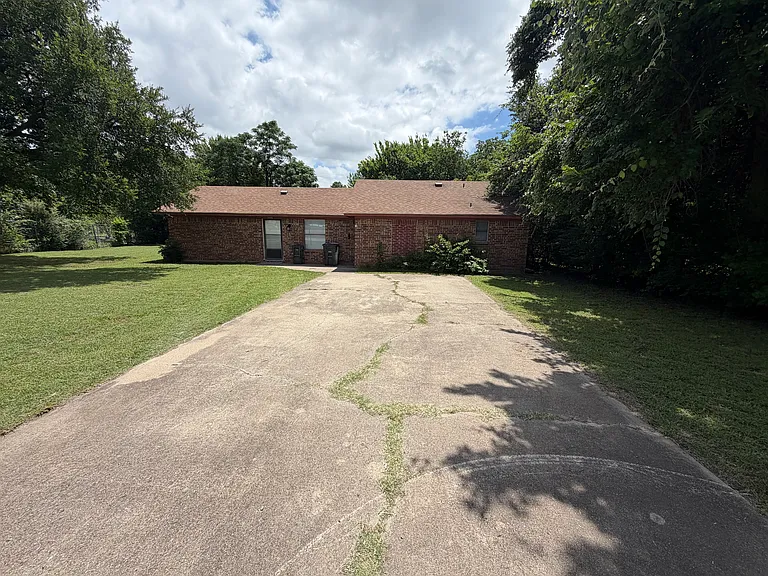 5001 Flamingo Rd — Photo 1