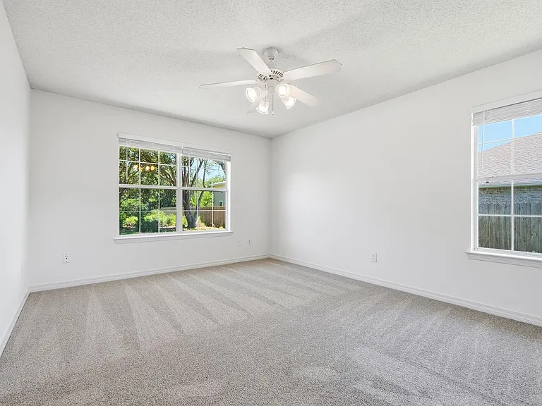 2030 Hawthorne Dr — Photo 18