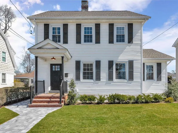 390 Burkhard Avenue, Mineola, NY 11501