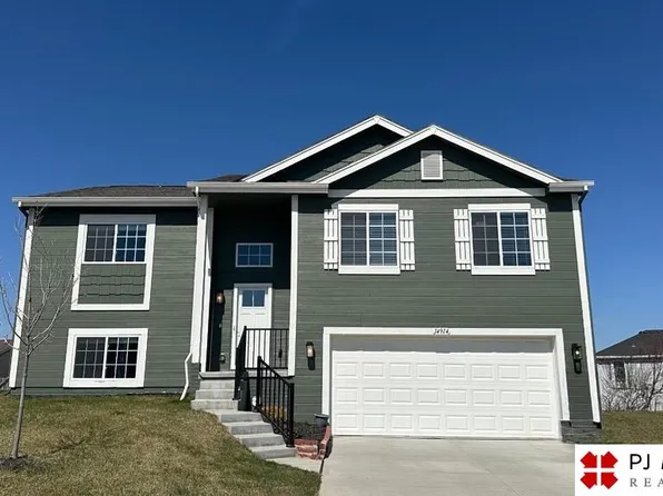 14914 Leeman Cir, Bennington, NE 68007