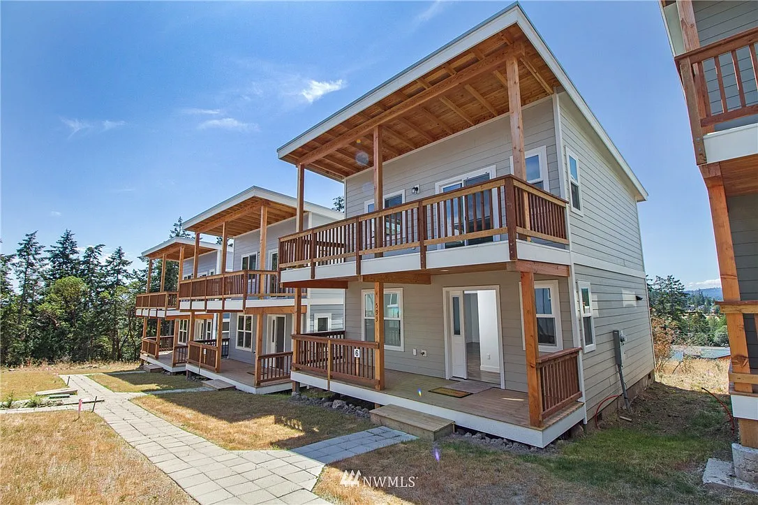 593 Finnegan Way photo 1
