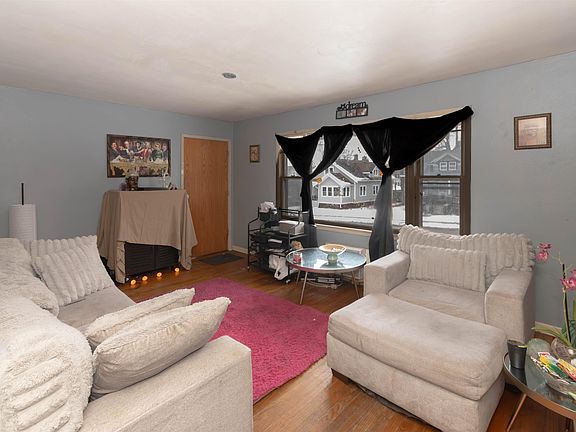 3rd image of 2221 Broadway