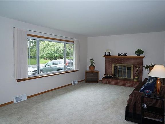 3rd image of 4607 Holly Ave