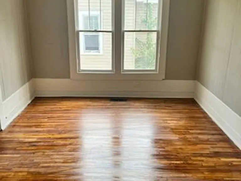 221 E Bell St — Photo 10