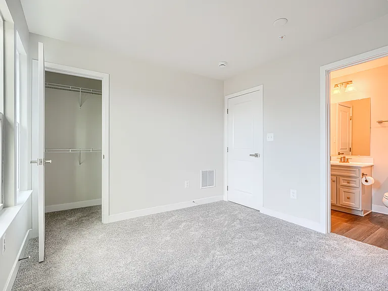 2024 Bolton St — Photo 19