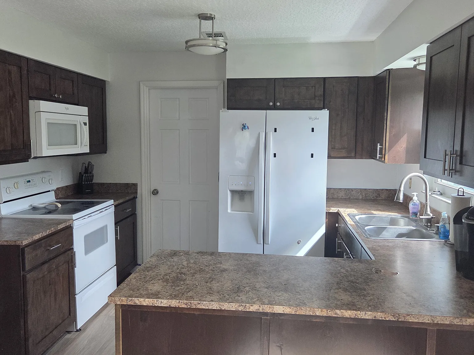 2 bed, 1221 sqft, $1,800 — Photo 3