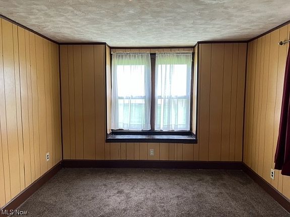 5th image of 411 Hill St