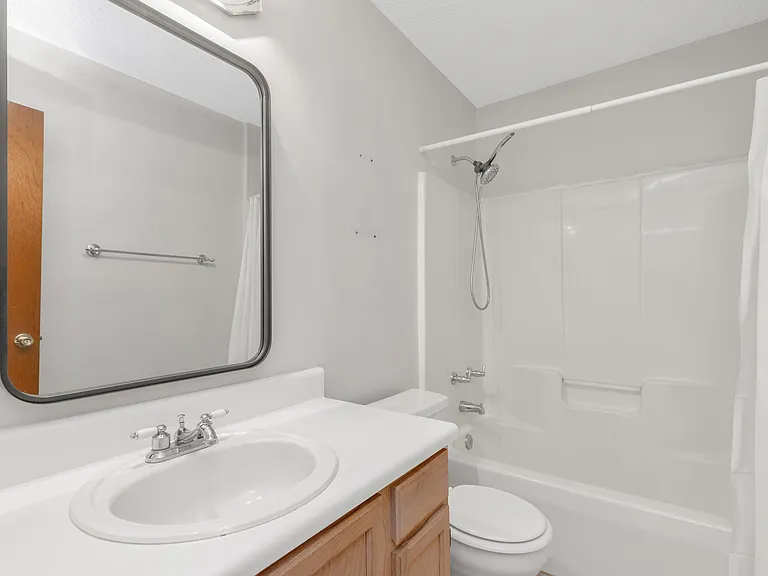 1708 Colonial Ct — Photo 8