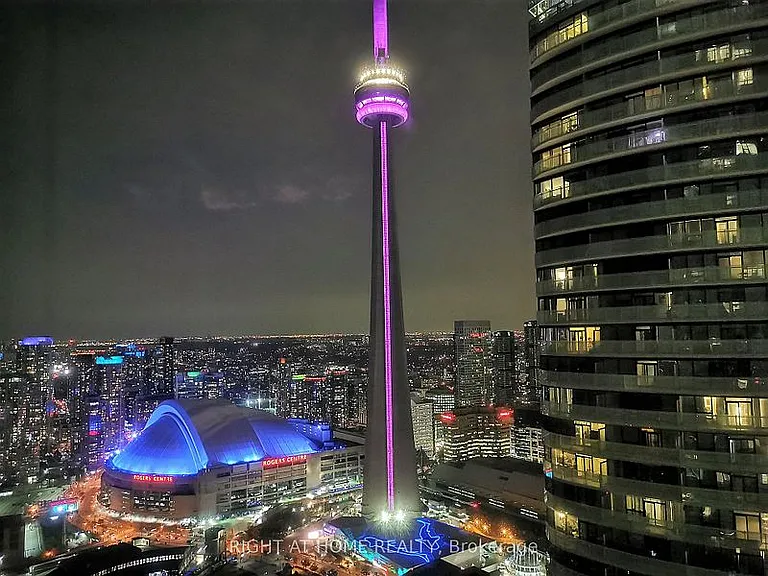 10 York St #2907 — Photo 34