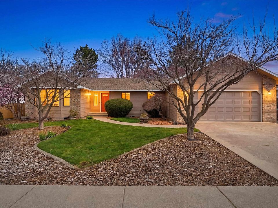 1st image of 628 Meadows Dr E