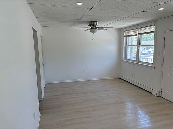 4th image of 159 Cross Keys Rd APT E