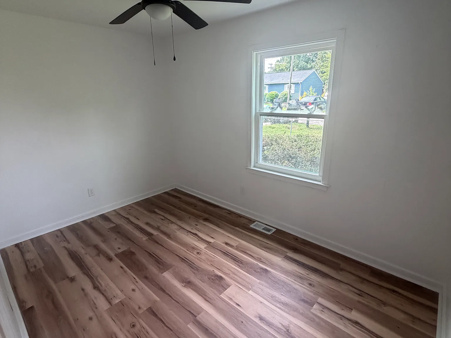 3 bed, 1056 sqft, $1,950 — Photo 4