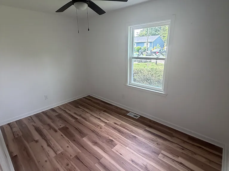 1117 Pine Ave — Photo 4