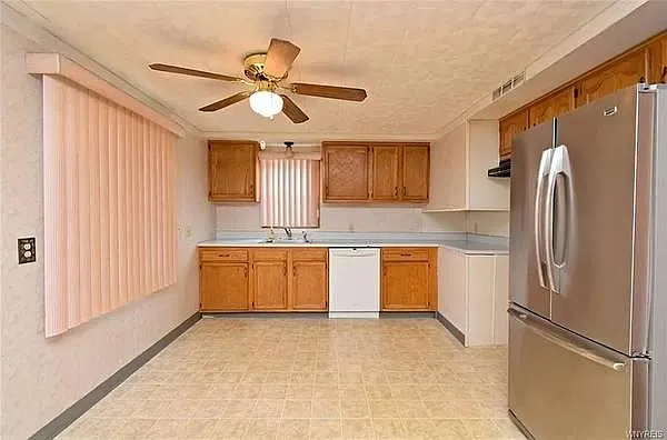 579 Niagara Falls Blvd — Photo 8