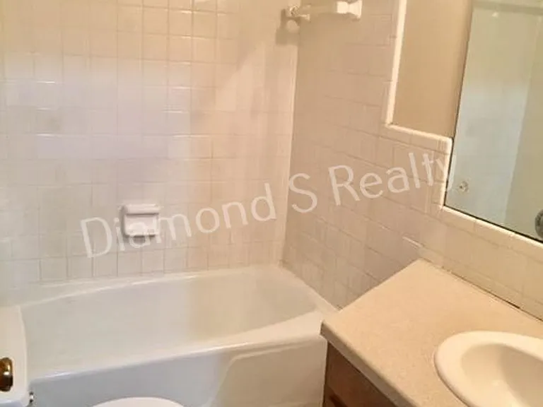 2706 S Stewart Ave — Photo 9