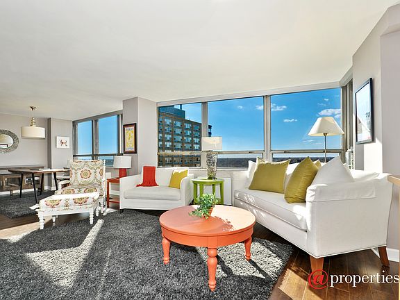 Living Room / Dining Room