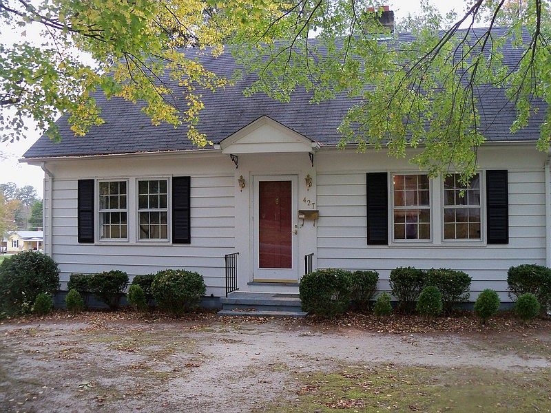 Charming Cottage Historic Warrenton, NC
						:
						within walking distance of historic downtown