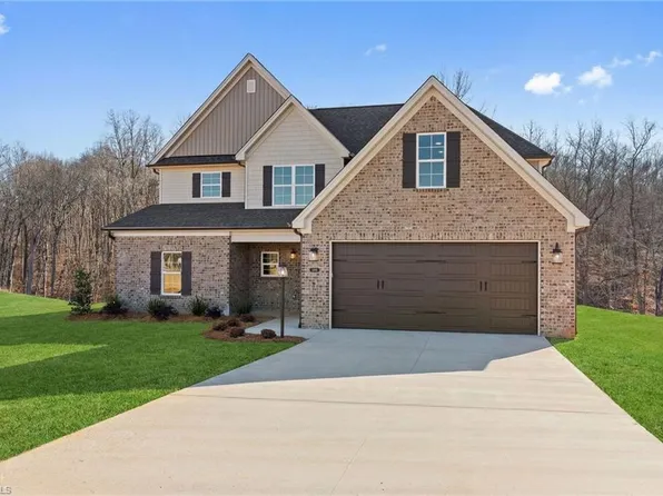 393 Enclave Dr, Clemmons, NC 27012